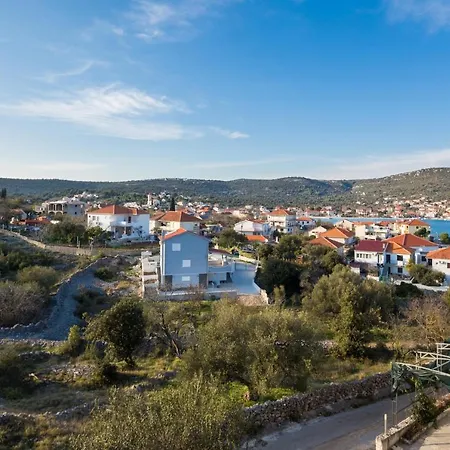 3 - Modern With Garden 80m From Vinisce