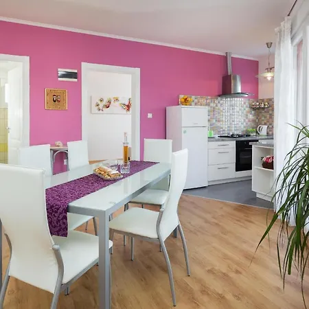 3 - Modern With Garden 80m From