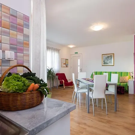 3 - Modern With Garden 80m From