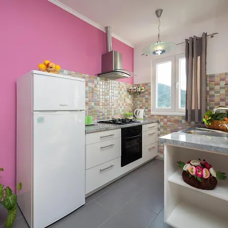 3 - Modern With Garden 80m From