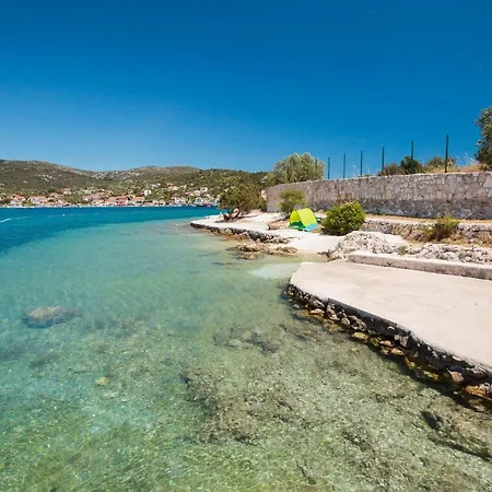 3 - Modern With Garden 80m From
