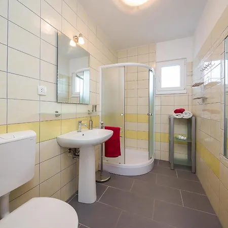 Apartment 3 - Modern With Garden 80m From *