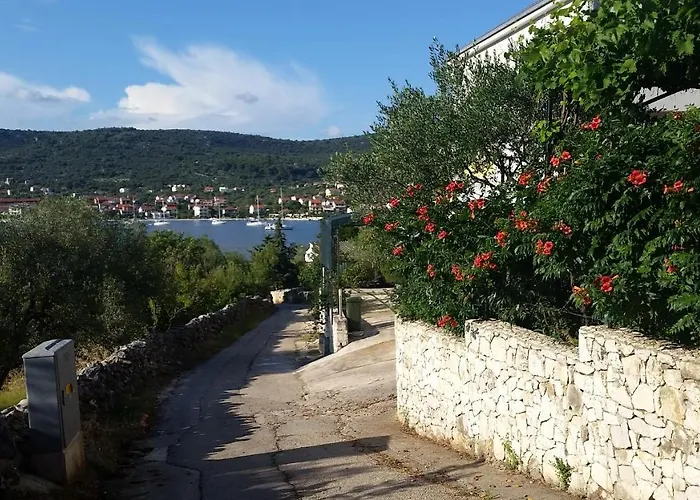 Daire 3 - Modern With Garden 80m From *