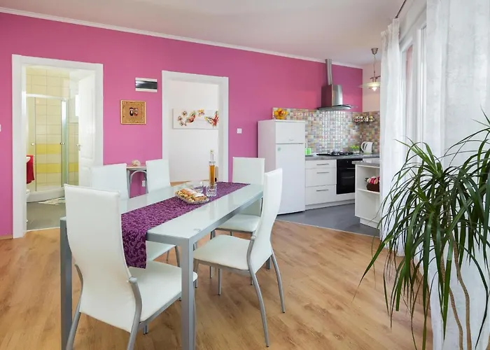 3 - Modern With Garden 80m From