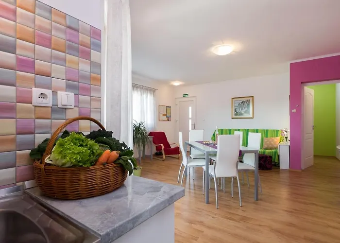 3 - Modern With Garden 80m From