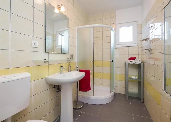 Daire 3 - Modern With Garden 80m From *