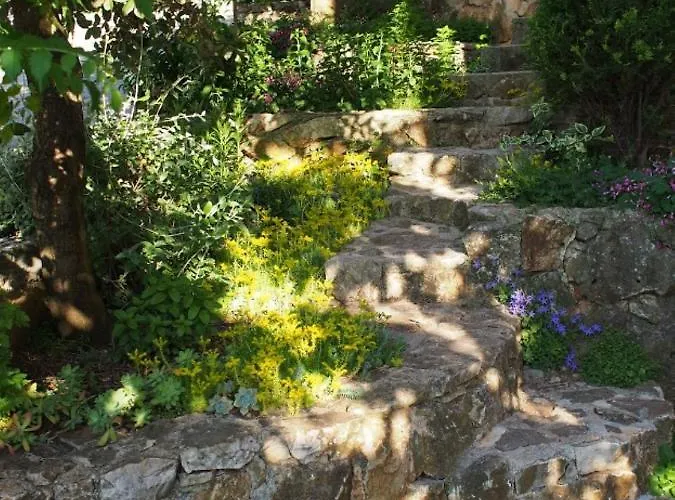 3 - Modern With Garden 80m From